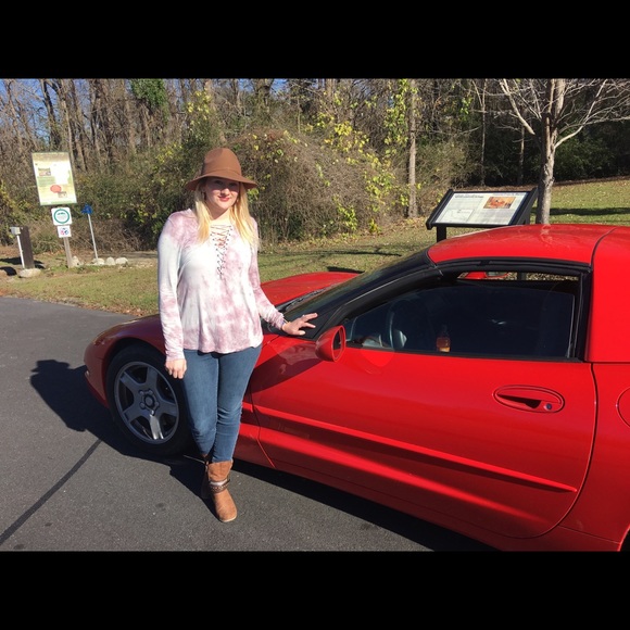 Meet your Posher, Jennifer - Picture 1 of 2